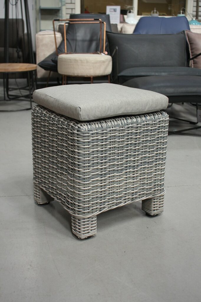 Hocker / krukje wicker met kussen