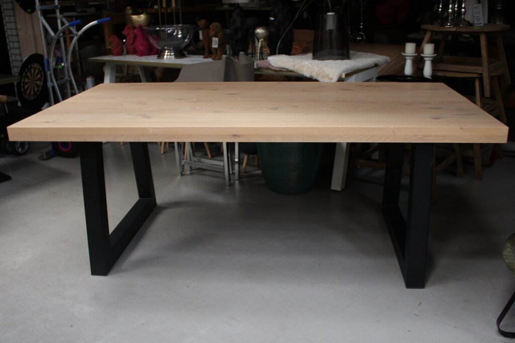 Eettafel metaal & hout 200 x 100 cm.