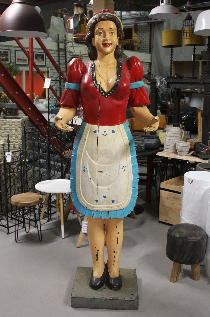 Houten beeld vrouw / serveerster 195 cm.