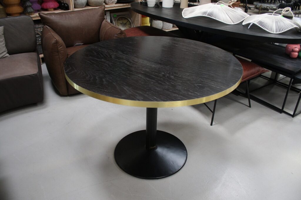 Eettafel rond zwart Ø105 cm.