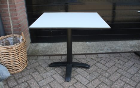 Terrastafel HPL wit 70 x 80 cm.