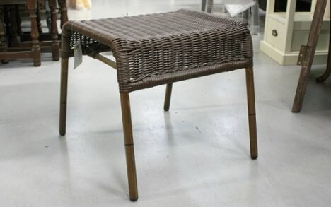 Rotanlook hocker / voetenbank