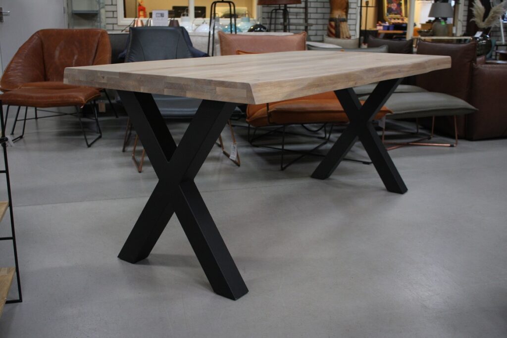 Eettafel / boomstamtafel eikenhout