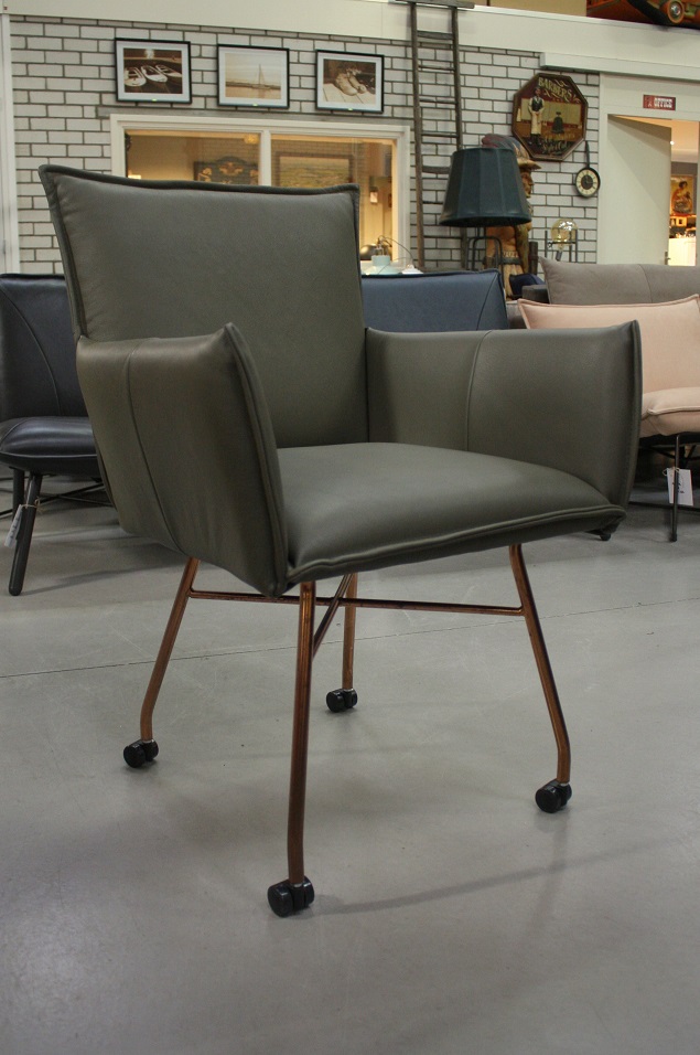 Eetkamerstoel Sanne Jess Design (Royal Olive) met wieltjes
