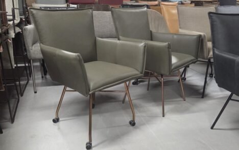 Eetkamerstoel Sanne Jess Design (Royal Olive) met wieltjes