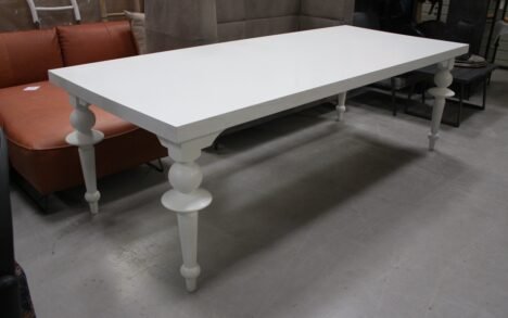 Eettafel wit met bolpoten 250 x 105 cm.
