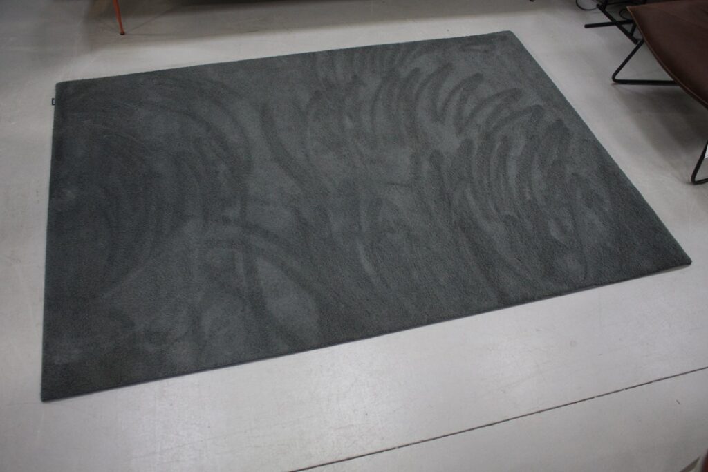 Vloerkleed Fabriq 160 x 230 cm. antraciet