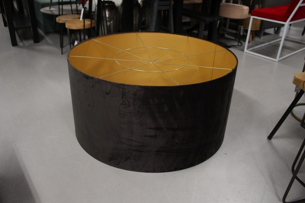 Grote ronde lampenkap zwart velvet Ø100 cm.