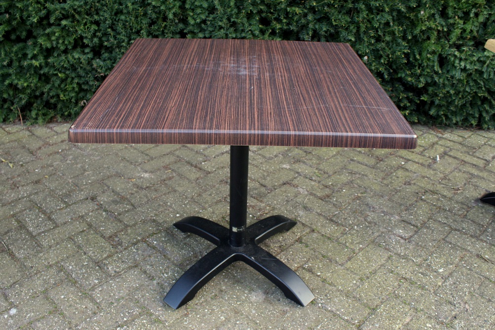 Terrastafel vierkant 80 x 80 cm.