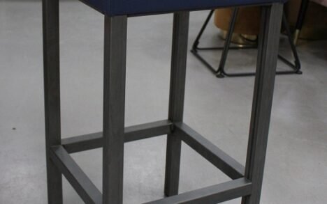 Barkruk vierkant metaal & leerlook blauw