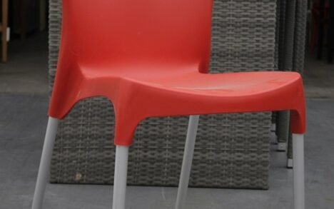 Stoel Max rood kunststof