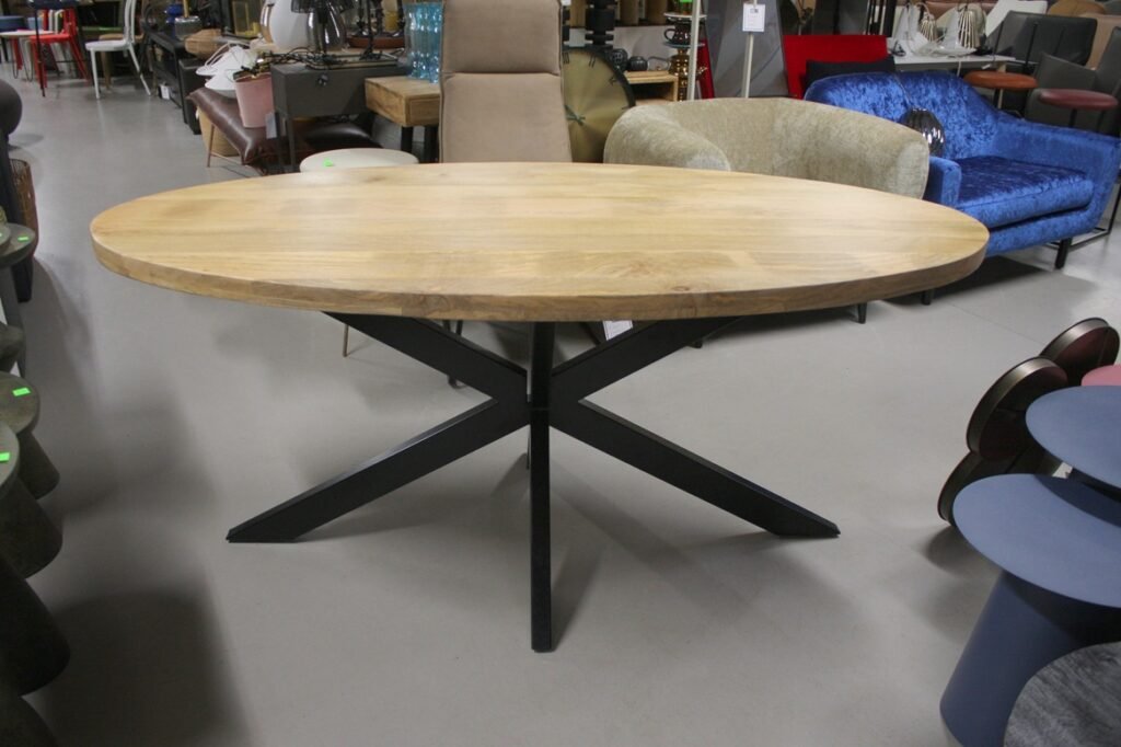 Eettafel ovaal mangohout naturel 180 x 90 cm.