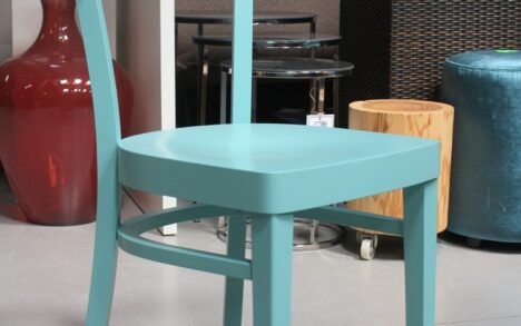 Eetkamerstoel hout pastelblauw