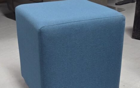 Poef / hocker vierkant blauwe stof