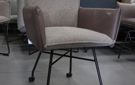 Eetkamerstoel Sanne met wiel Jess Design (Luxor Mouse & Trier Beige)
