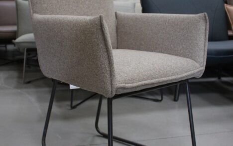 Eetkamerstoel Sanne Jess Design met armleuning (Trier Beige)