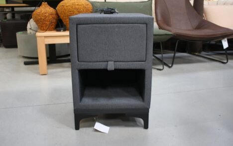 Nachtkastje stof met draadloze oplader