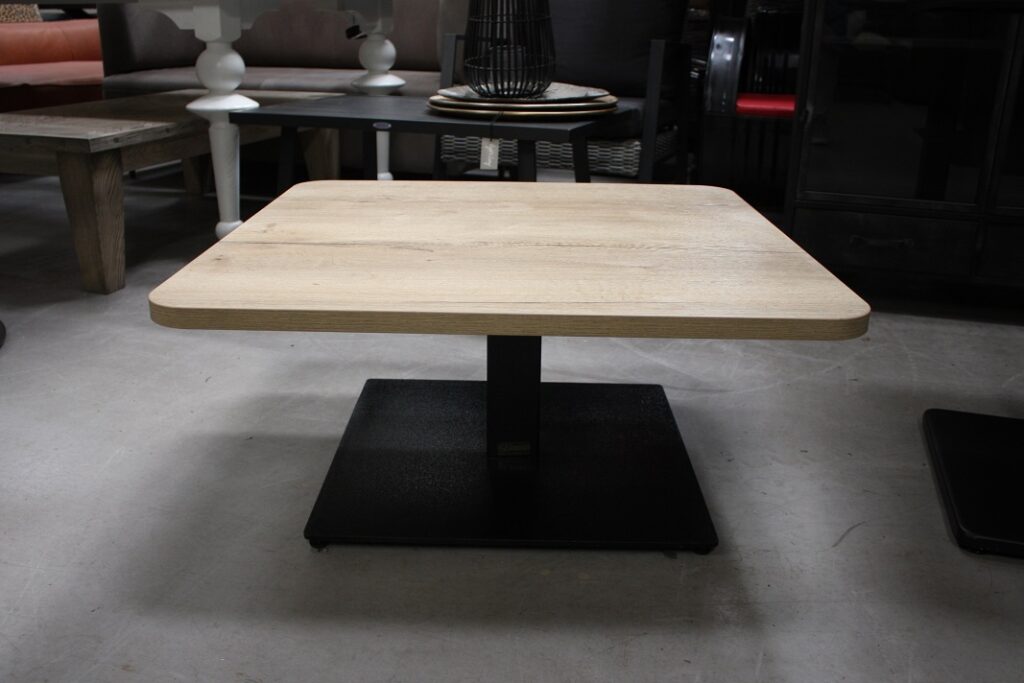 Salontafel vierkant 80 x 80 cm.