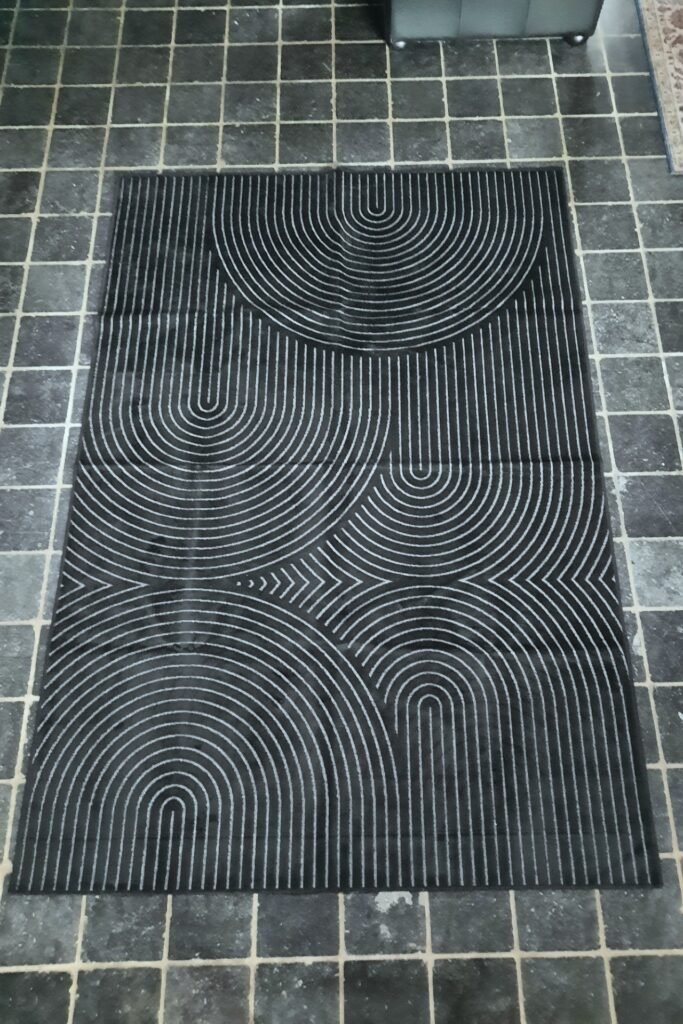 Vloerkleed zwart Japandi stijl 160x230