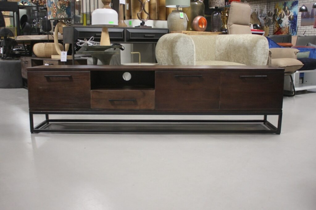 Tv meubel bruin mangohout 175 cm.