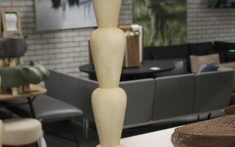 Lampvoet licht hout 65 cm.