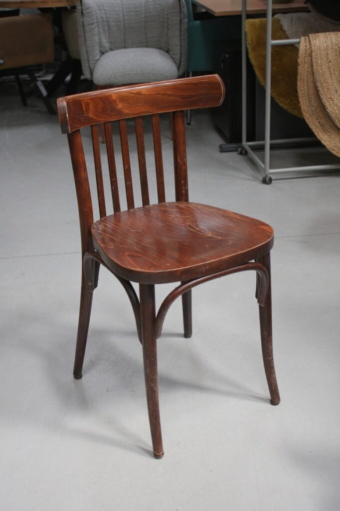 Cafestoel / spijlenstoel hout