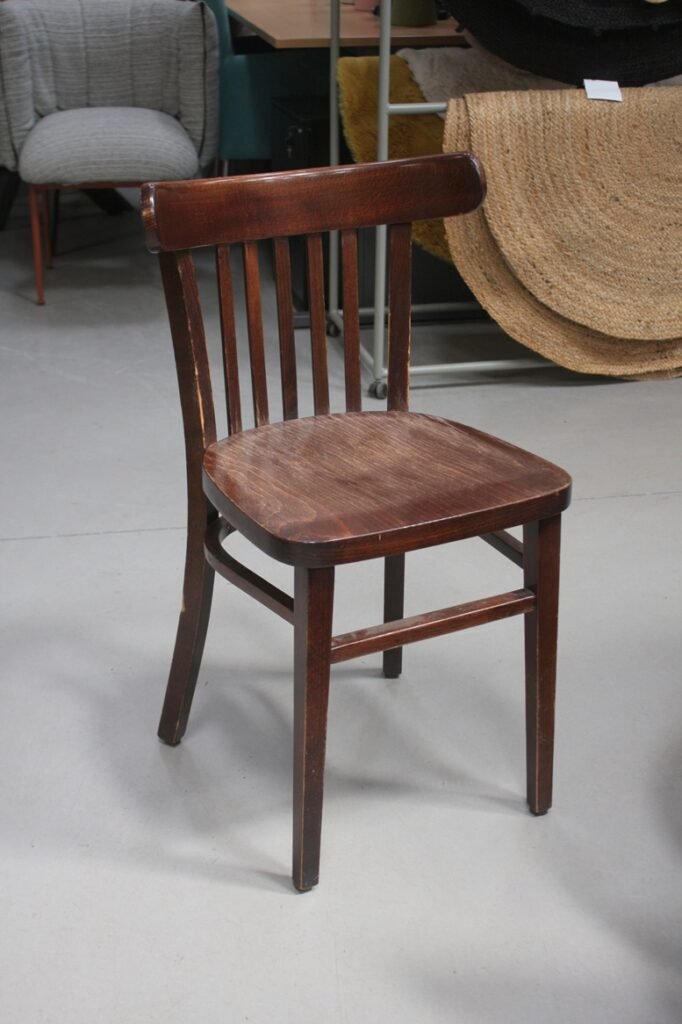 Cafestoel / spijlenstoel hout