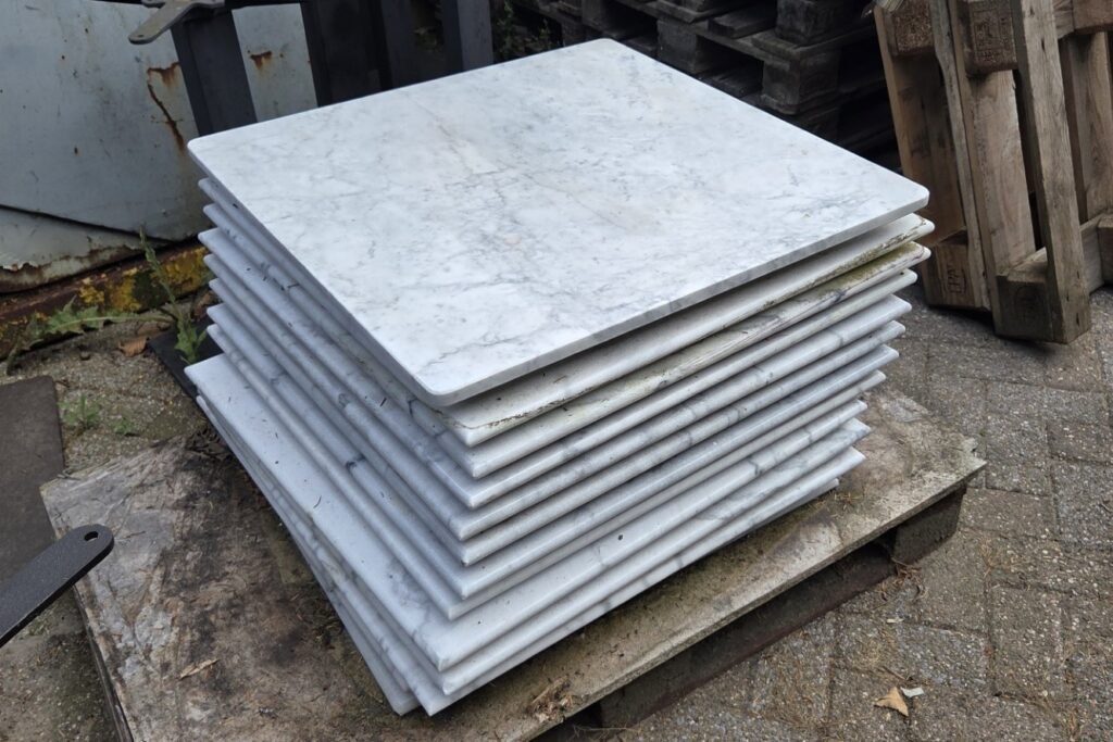 Tafelblad marmer 70 x 70 cm.